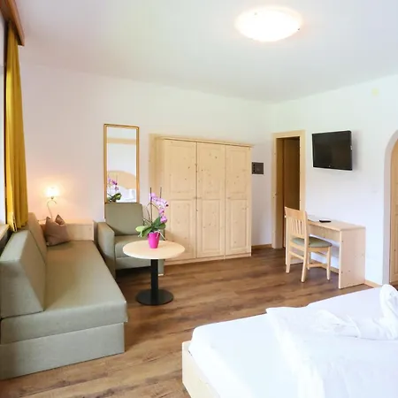 Seehof Hotel Monguelfo-Tesido / Welsberg-Taisten