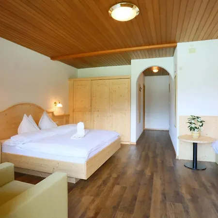 Hotel Seehof Monguelfo-Tesido / Welsberg-Taisten