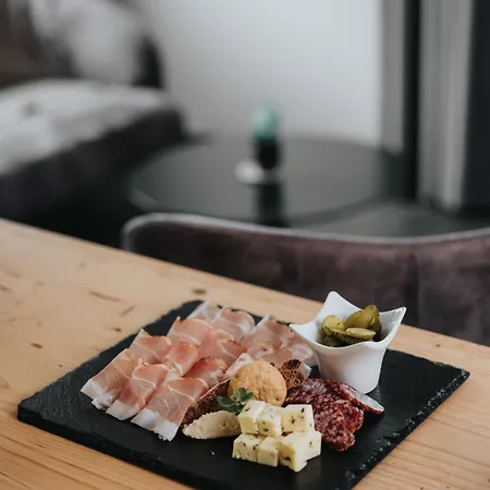 Seehof Hotel Monguelfo-Tesido / Welsberg-Taisten