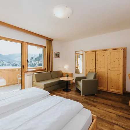Seehof Hotel Monguelfo-Tesido / Welsberg-Taisten